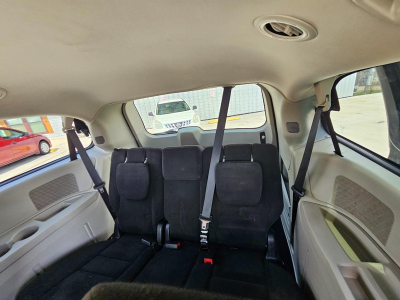 Dodge Grand Caravan Vehicle Image 16