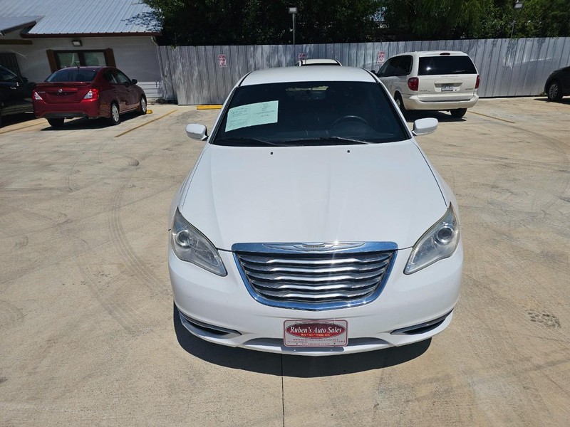 Chrysler 200 Vehicle Image 08