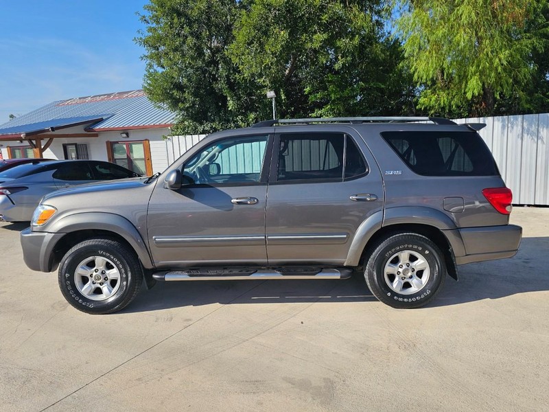 Toyota Sequoia Vehicle Image 02