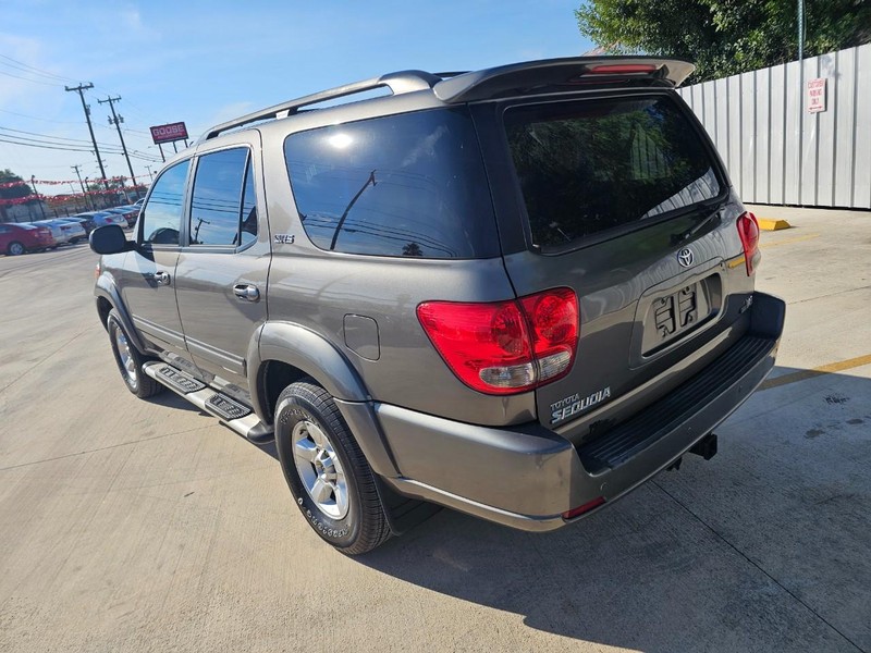Toyota Sequoia Vehicle Image 03
