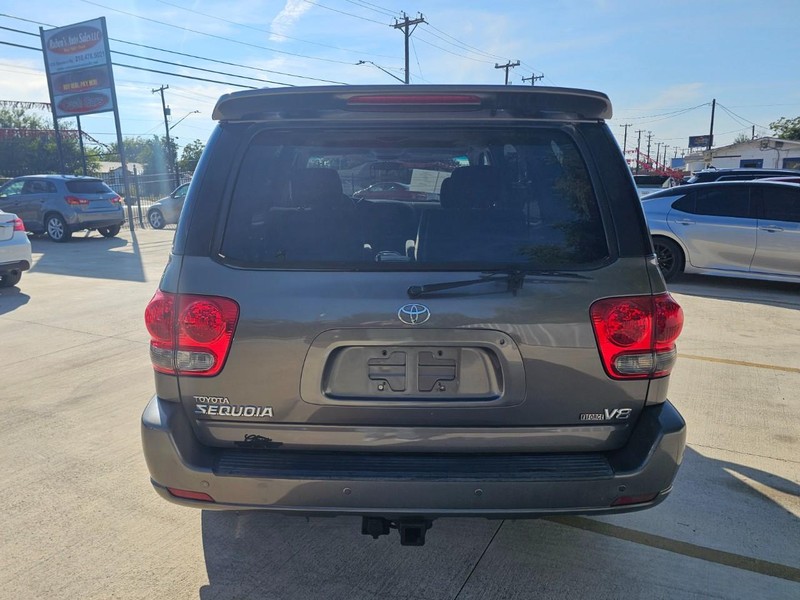 Toyota Sequoia Vehicle Image 04