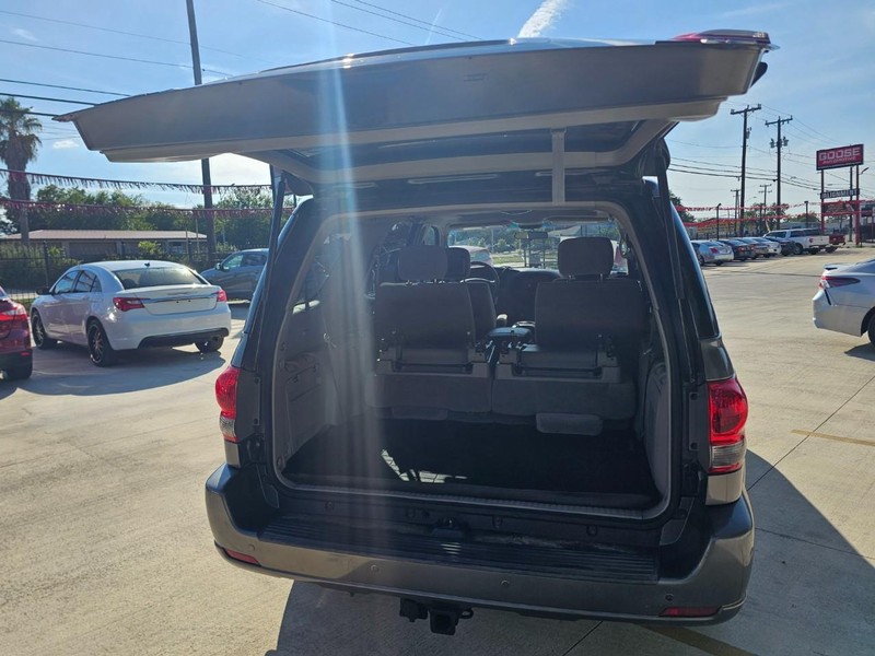 Toyota Sequoia Vehicle Image 05