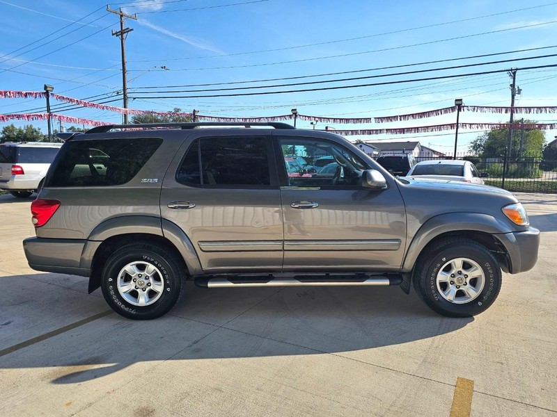 Toyota Sequoia Vehicle Image 07