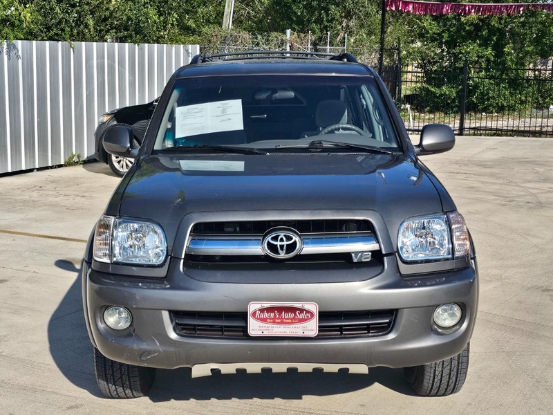 Toyota Sequoia Vehicle Image 09