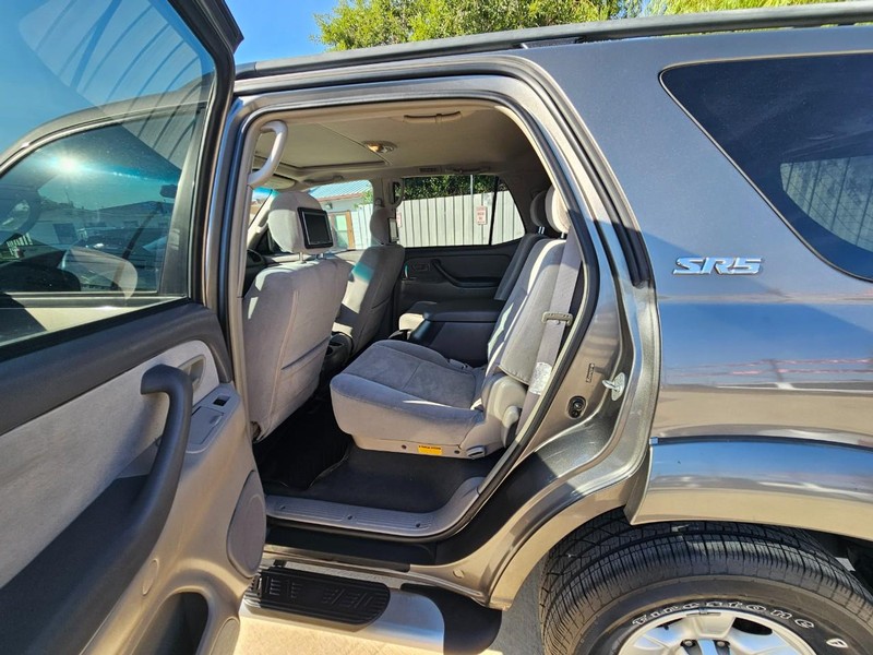 Toyota Sequoia Vehicle Image 12
