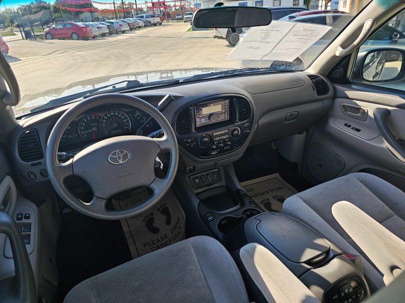 Toyota Sequoia Vehicle Image 14