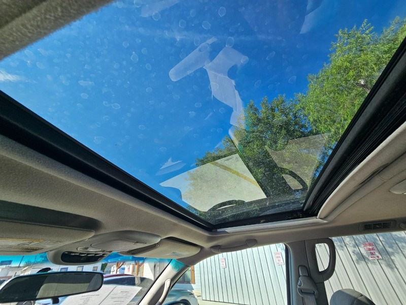 Toyota Sequoia Vehicle Image 16