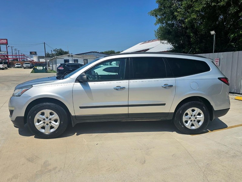 Chevrolet Traverse Vehicle Image 02