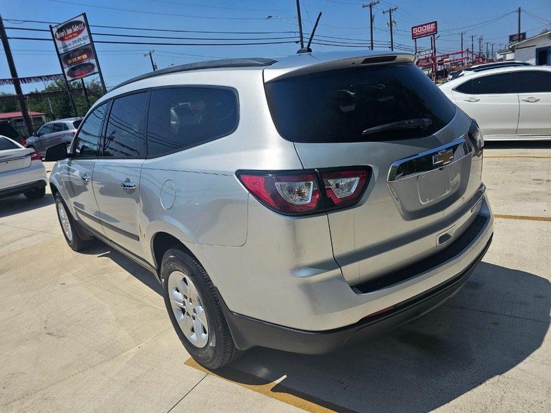 Chevrolet Traverse Vehicle Image 03