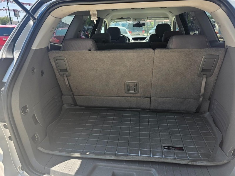 Chevrolet Traverse Vehicle Image 06
