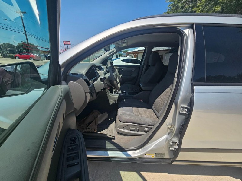 Chevrolet Traverse Vehicle Image 11