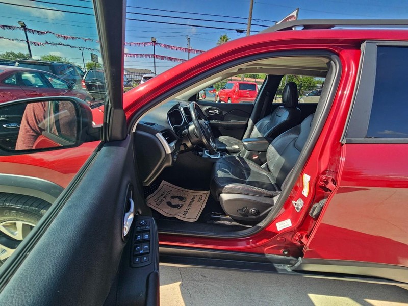 Jeep Cherokee Vehicle Image 16