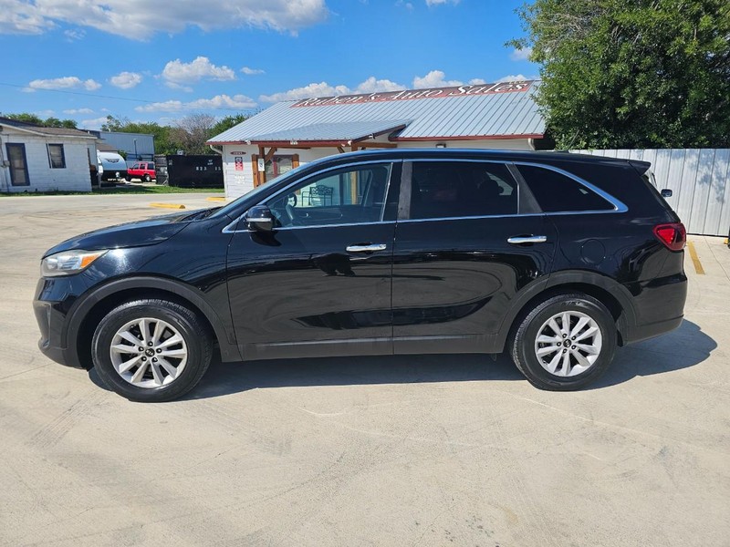 Kia Sorento Vehicle Image 02