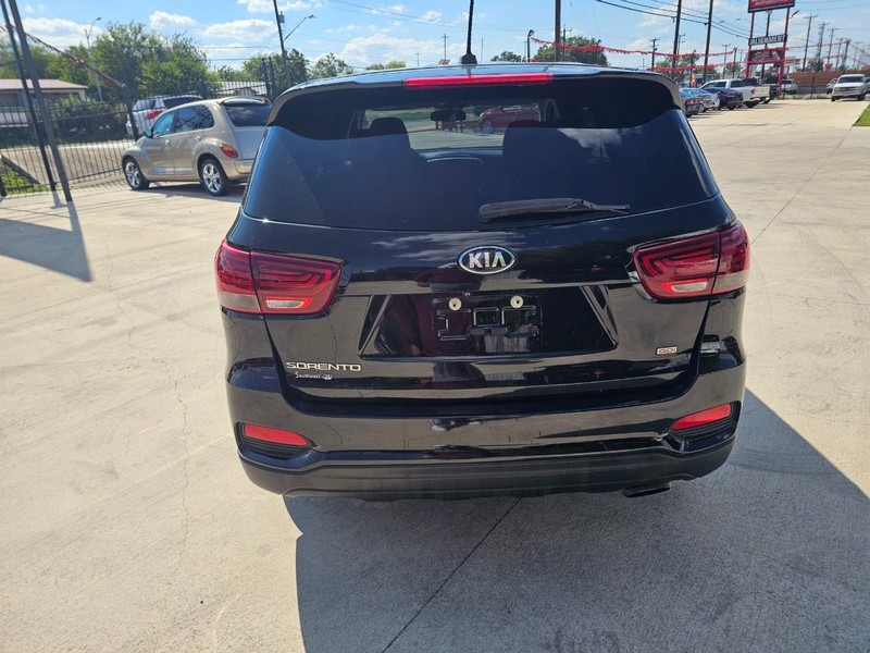 Kia Sorento Vehicle Image 04