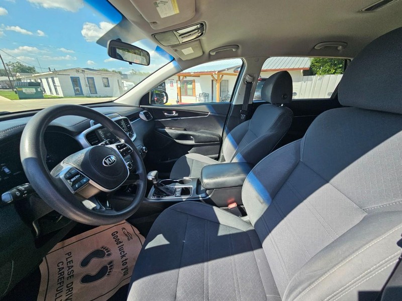 Kia Sorento Vehicle Image 07