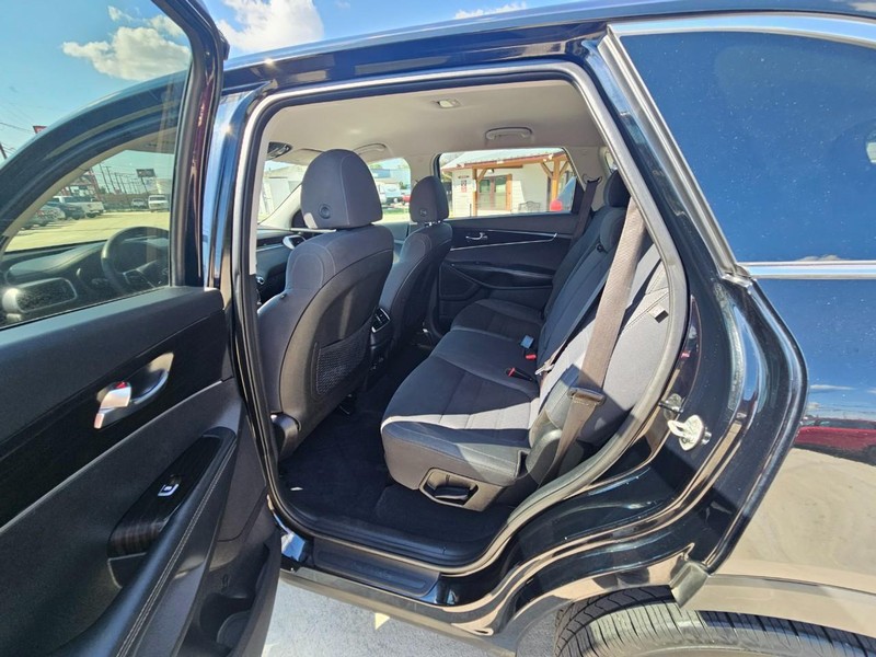 Kia Sorento Vehicle Image 08