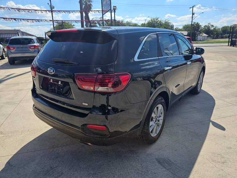 Kia Sorento Vehicle Image 12