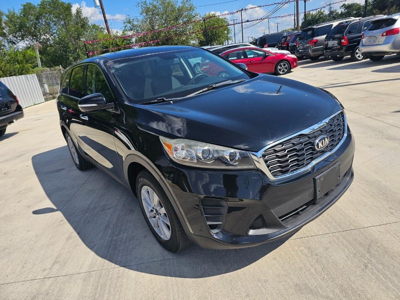 Kia Sorento Vehicle Image 14