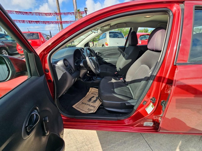 Nissan Versa Sedan Vehicle Image 12