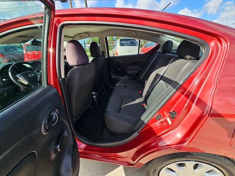 Nissan Versa Sedan Vehicle Image 14