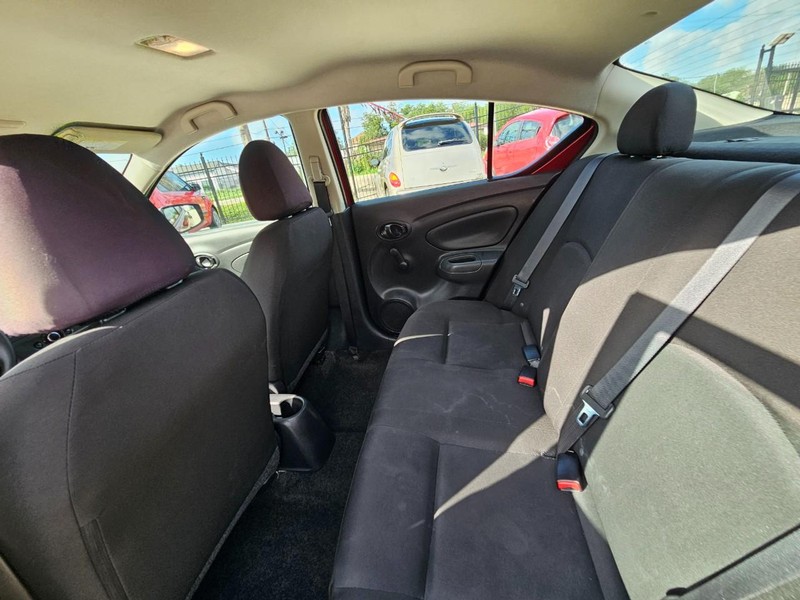 Nissan Versa Sedan Vehicle Image 15