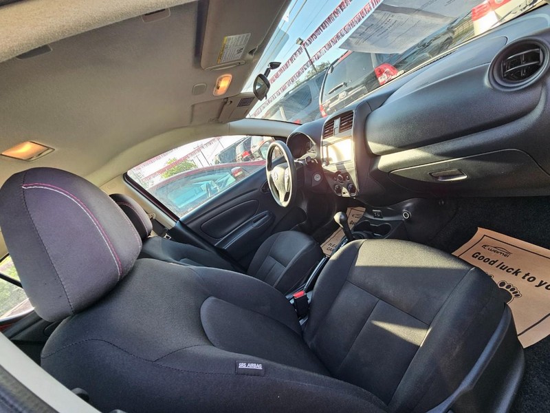 Nissan Versa Sedan Vehicle Image 17