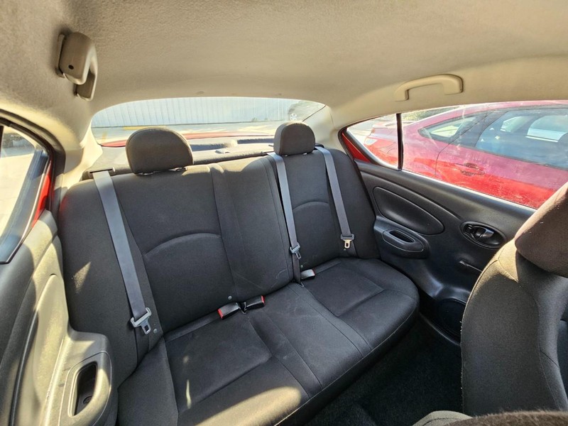 Nissan Versa Sedan Vehicle Image 21