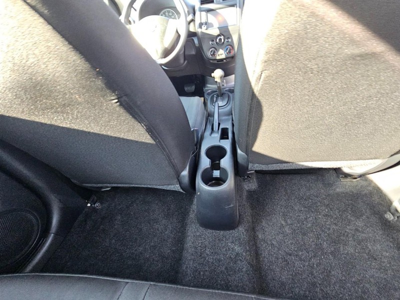 Nissan Versa Sedan Vehicle Image 24