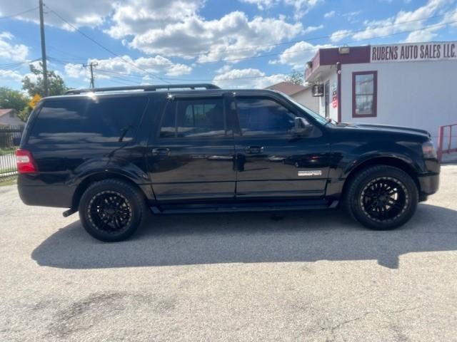 Ford Expedition EL Vehicle Image 06