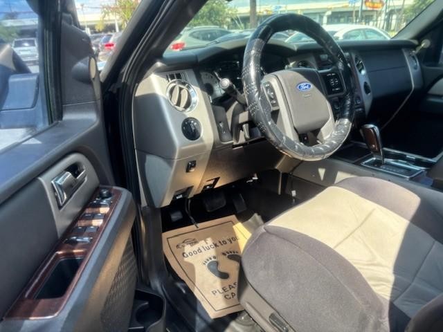 Ford Expedition EL Vehicle Image 10