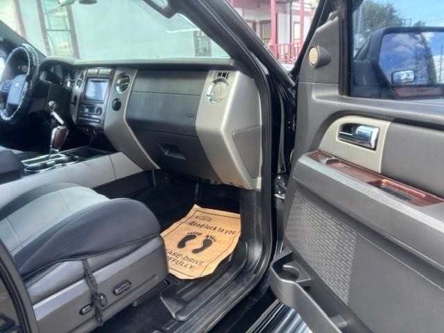 Ford Expedition EL Vehicle Image 19