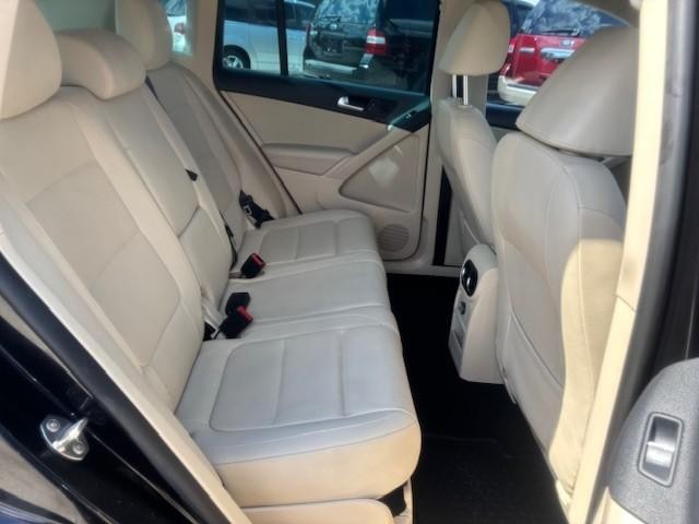 Volkswagen Tiguan Vehicle Image 16