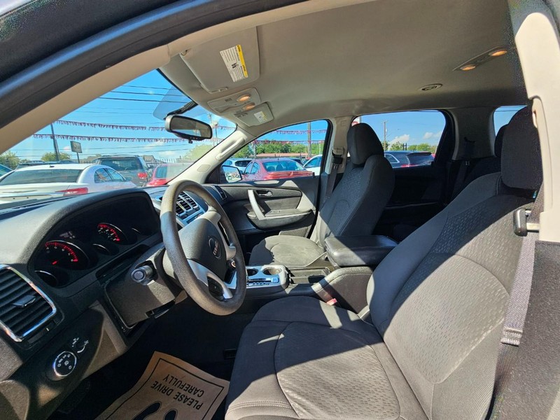 GMC Acadia Vehicle Image 12