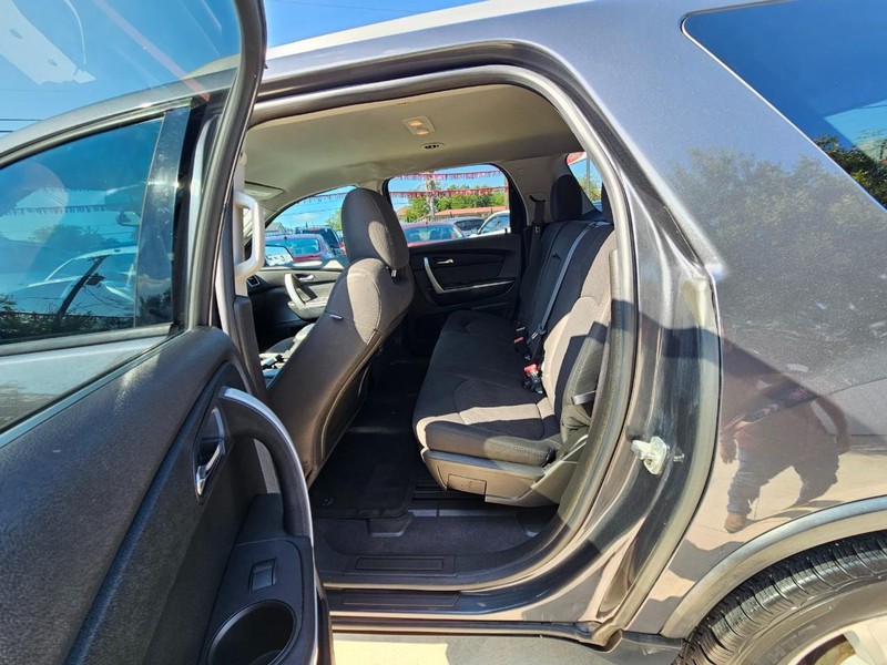 GMC Acadia Vehicle Image 13