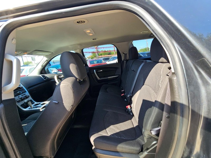 GMC Acadia Vehicle Image 14