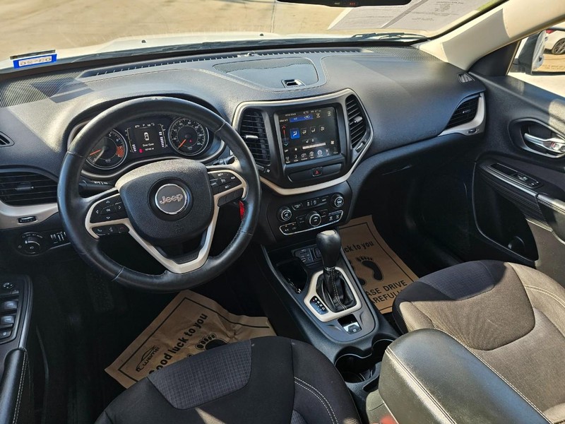 Jeep Cherokee Vehicle Image 15