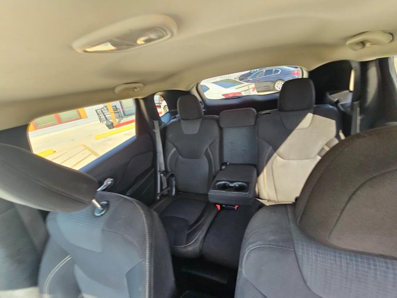 Jeep Cherokee Vehicle Image 16