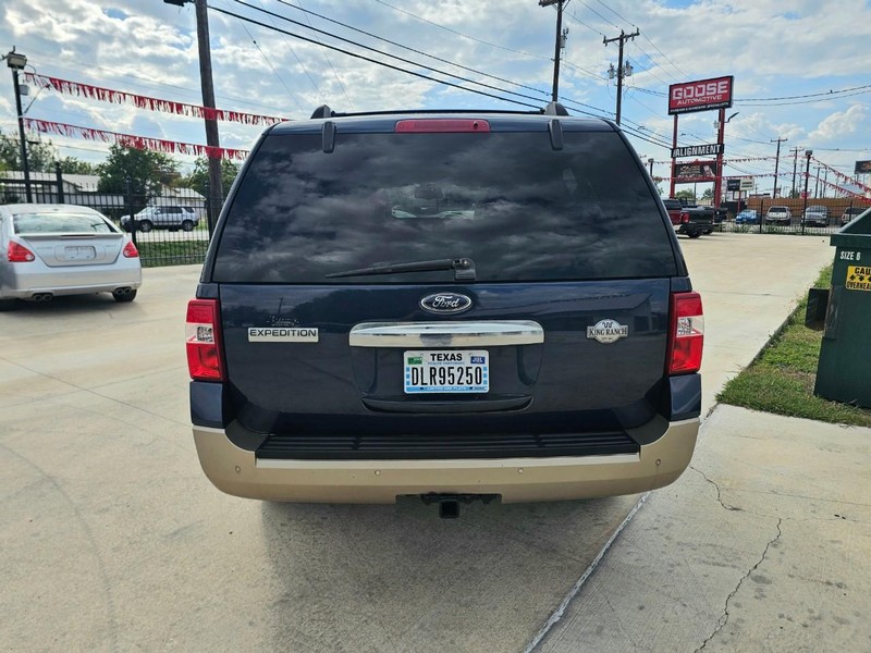 Ford Expedition EL Vehicle Image 04