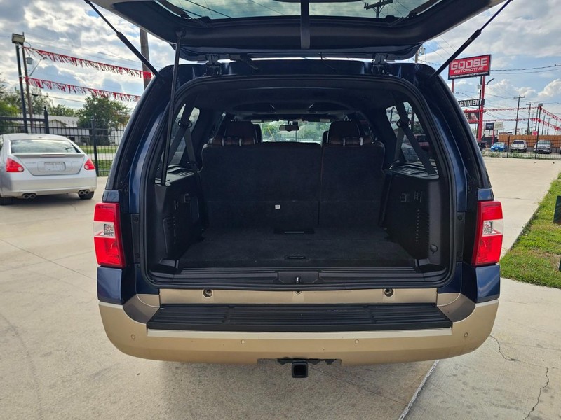 Ford Expedition EL Vehicle Image 05