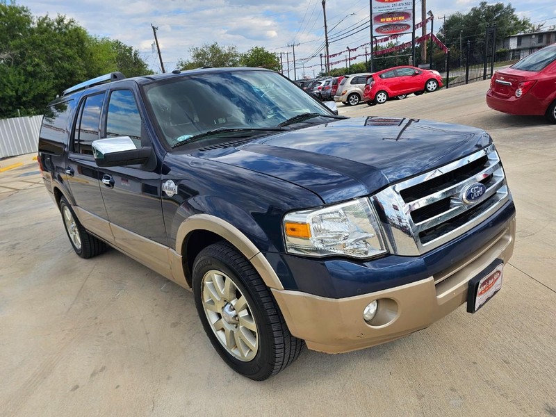 Ford Expedition EL Vehicle Image 08