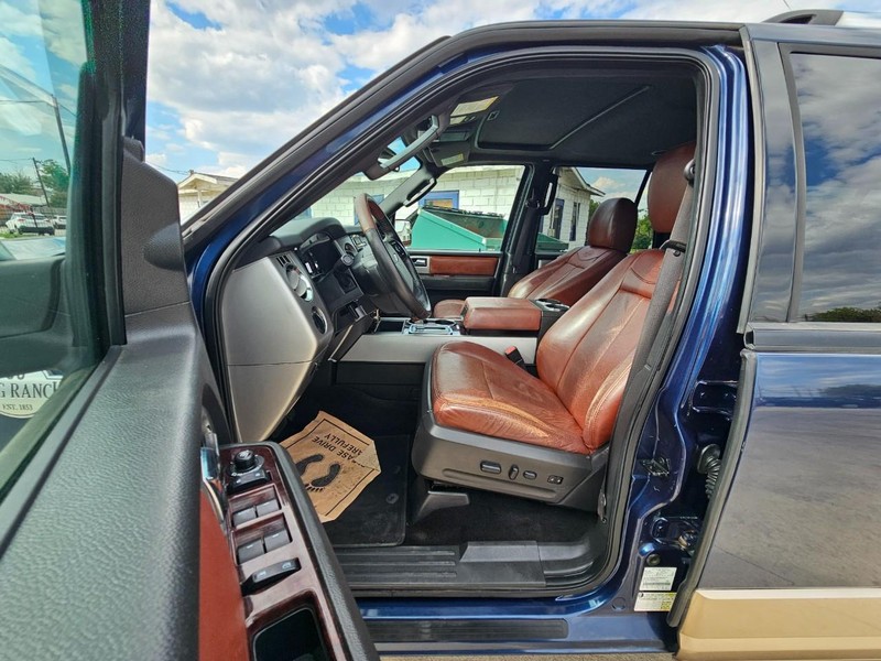 Ford Expedition EL Vehicle Image 10