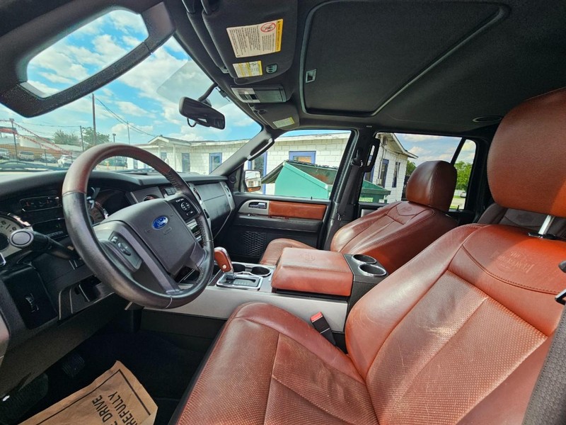 Ford Expedition EL Vehicle Image 11