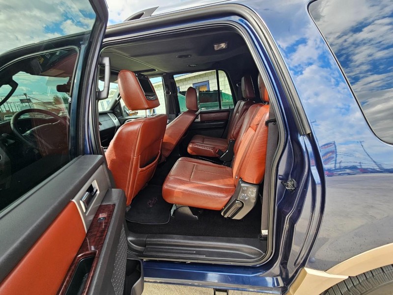 Ford Expedition EL Vehicle Image 12