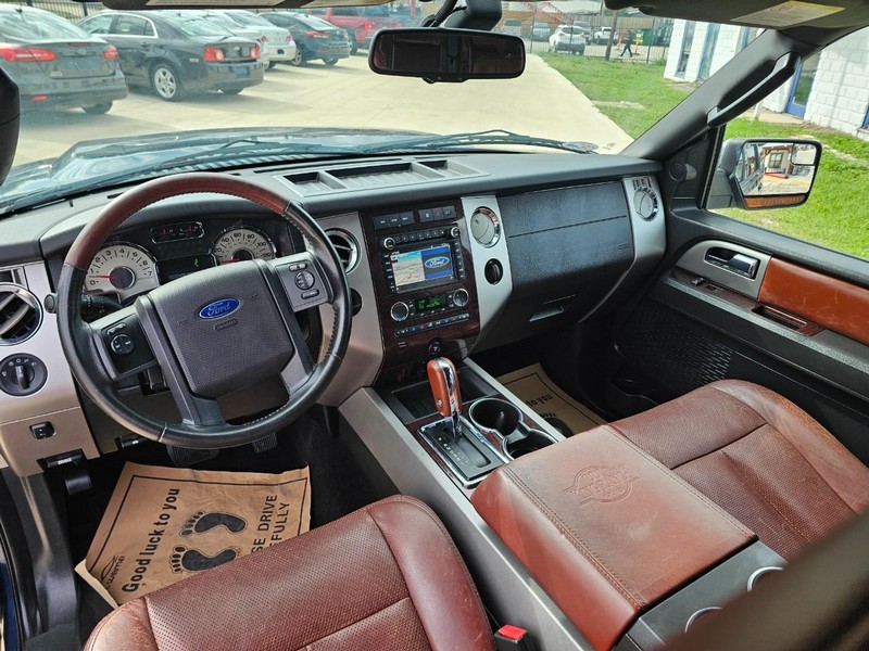 Ford Expedition EL Vehicle Image 14