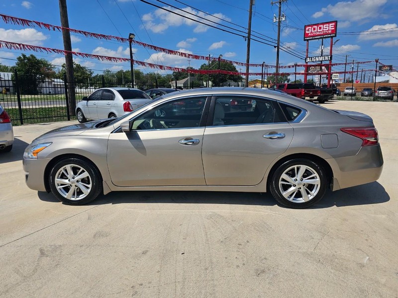 2013 Nissan Altima 2.5 SV photo 2