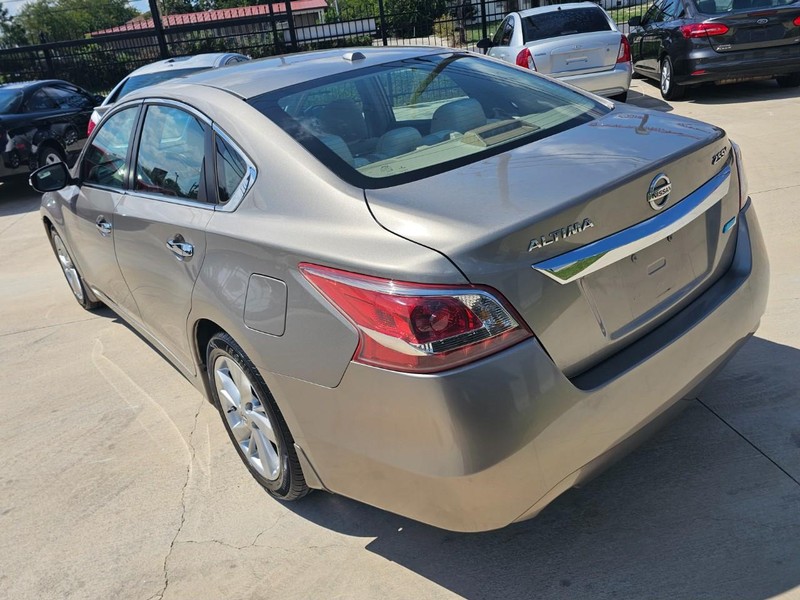 2013 Nissan Altima 2.5 SV photo 3