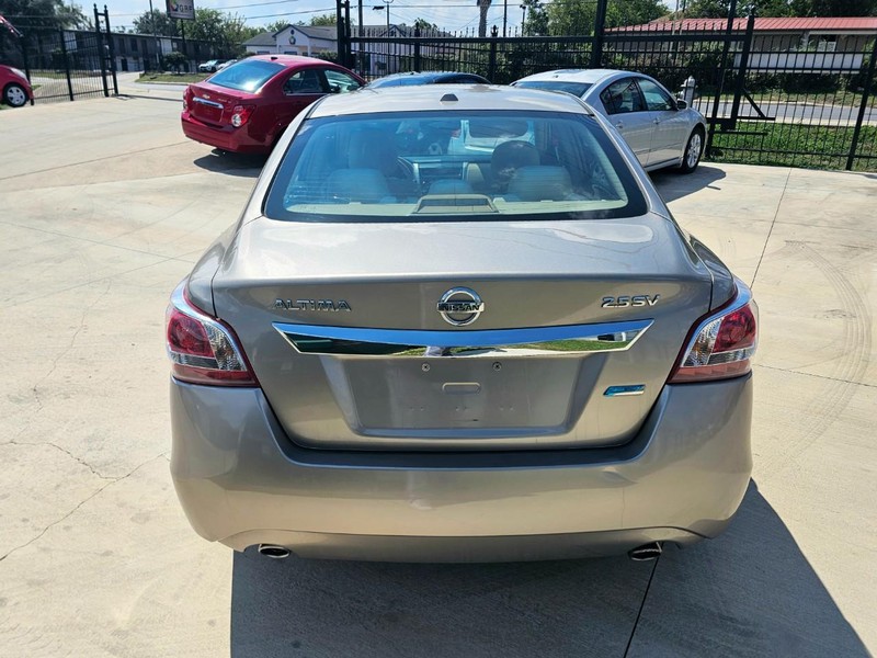 2013 Nissan Altima 2.5 SV photo 4