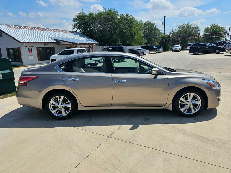 2013 Nissan Altima 2.5 SV photo 6