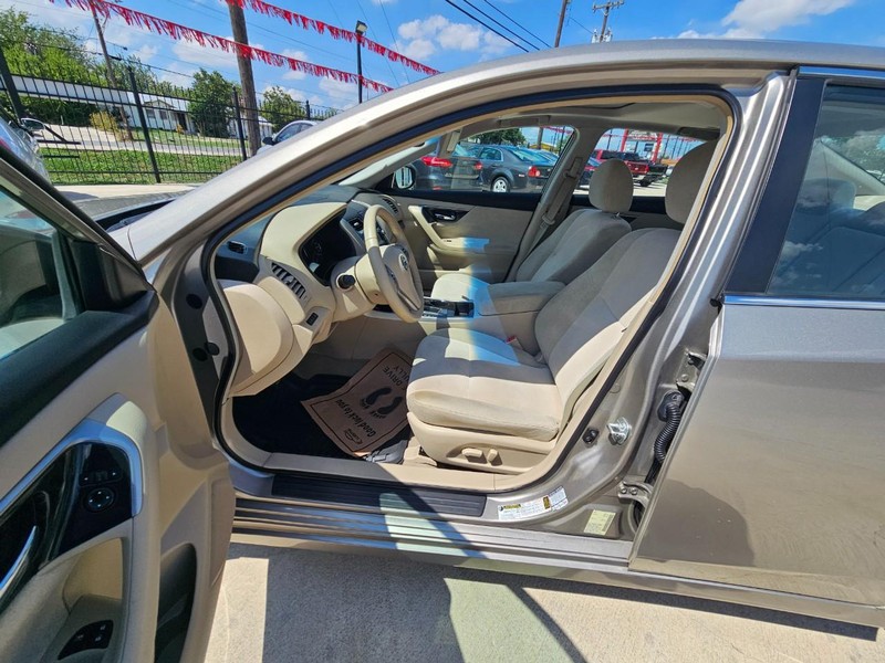 2013 Nissan Altima 2.5 SV photo 9