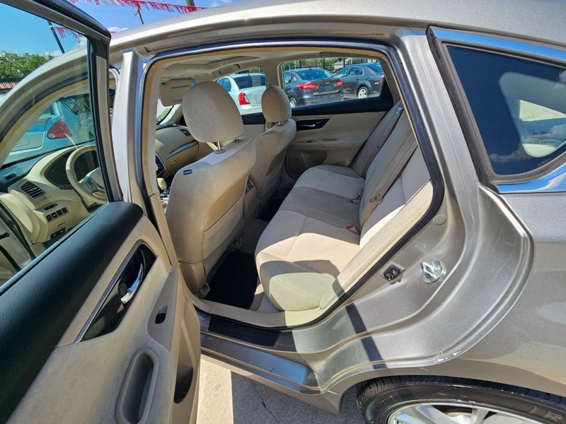 2013 Nissan Altima 2.5 SV photo 10